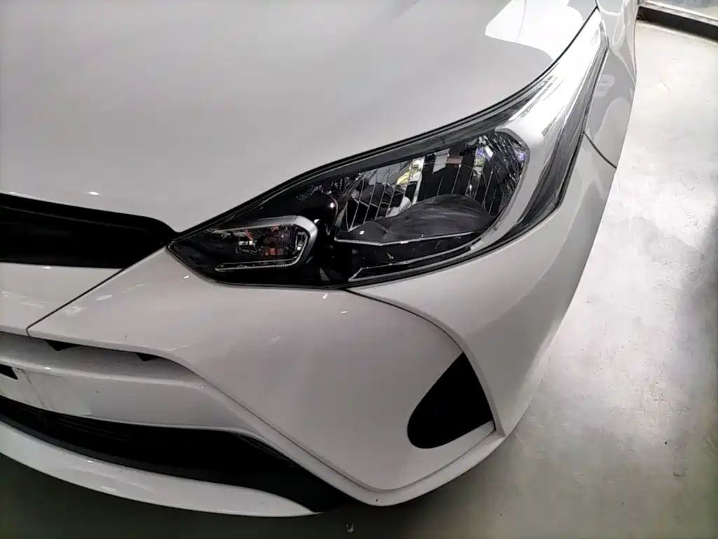 Toyota Yaris L — фото 24