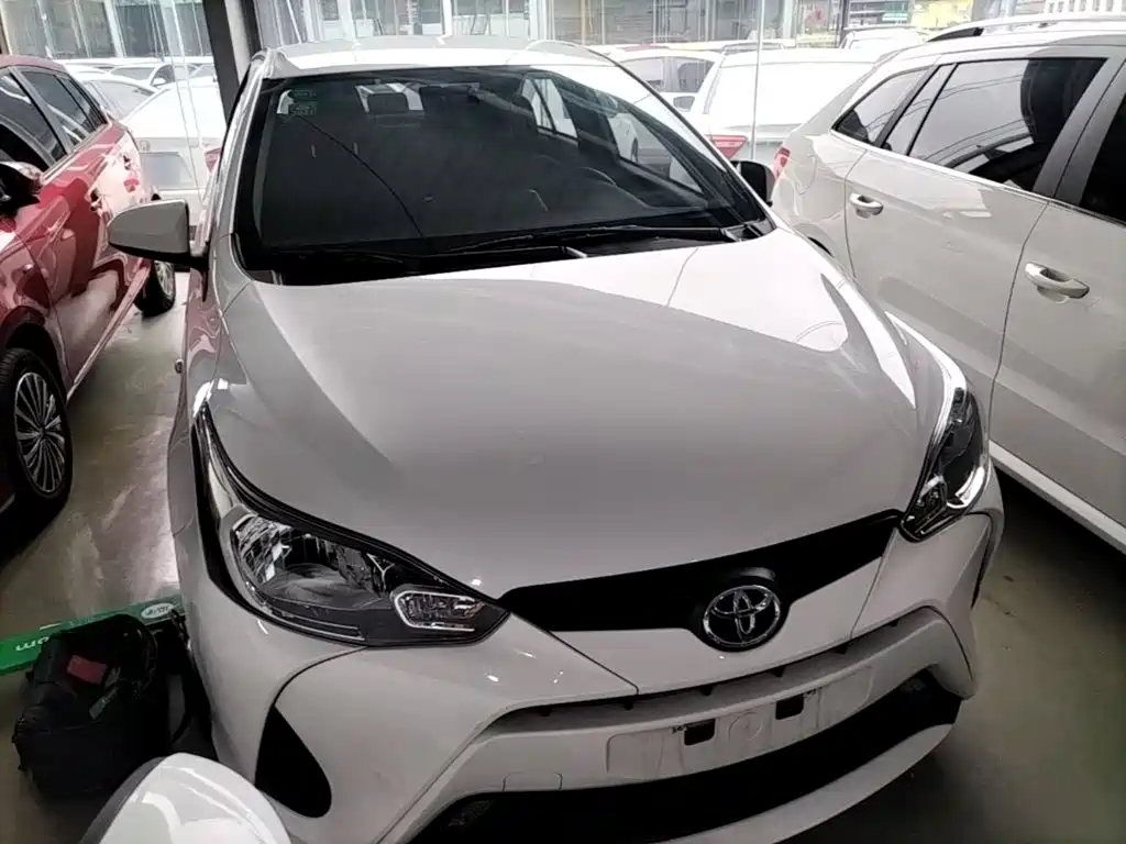 Toyota Yaris L — фото 4