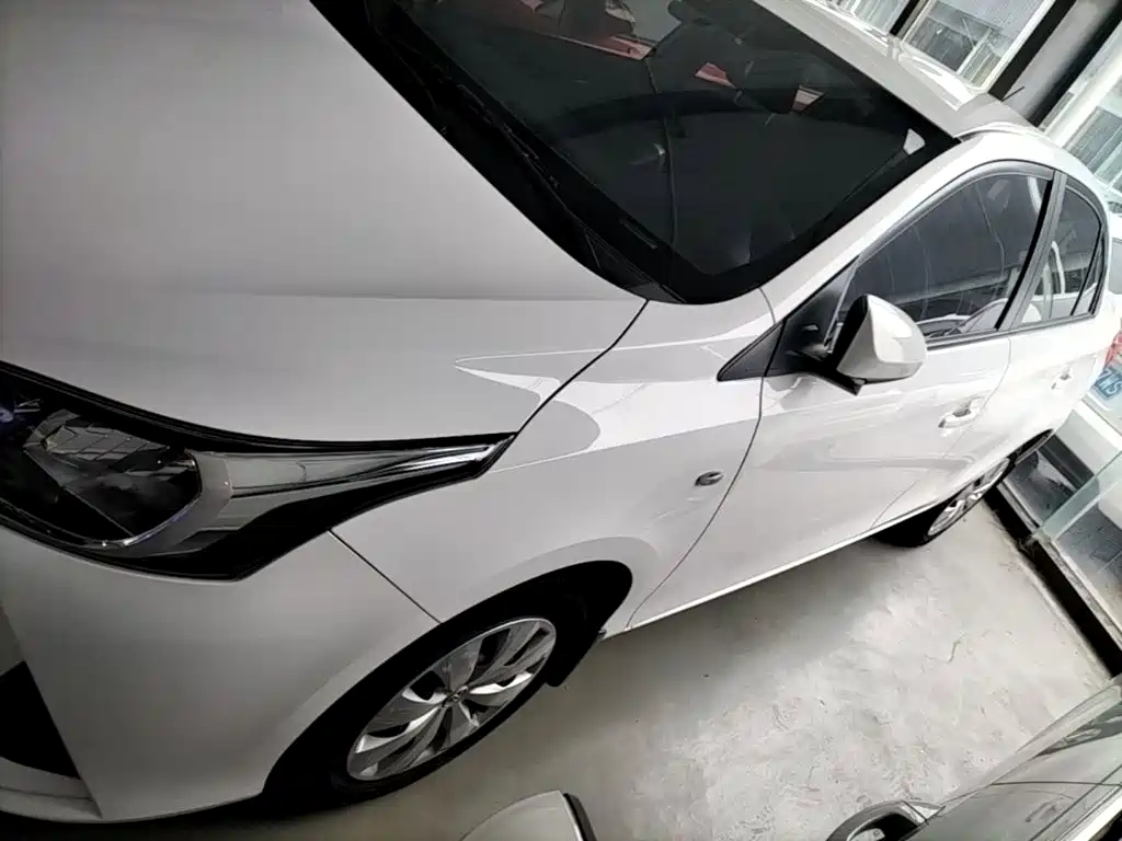 Toyota Yaris L — фото 5