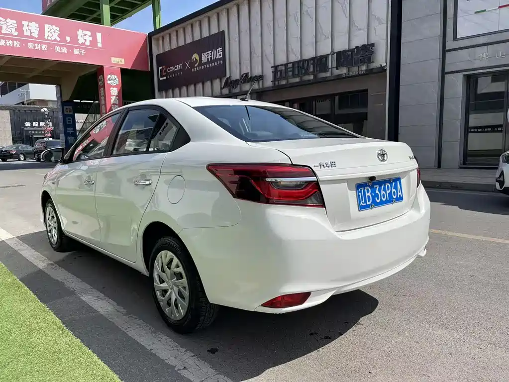 Toyota Vios — фото 7
