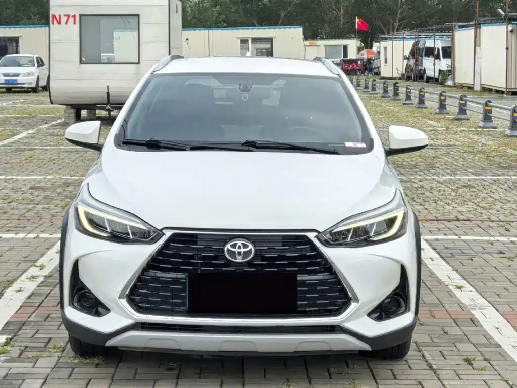 Toyota Yaris L — фото 2