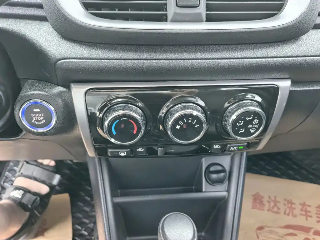 Toyota Yaris L — фото 11