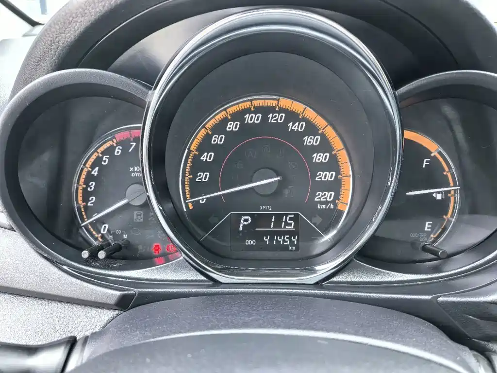 Toyota Yaris L — фото 14