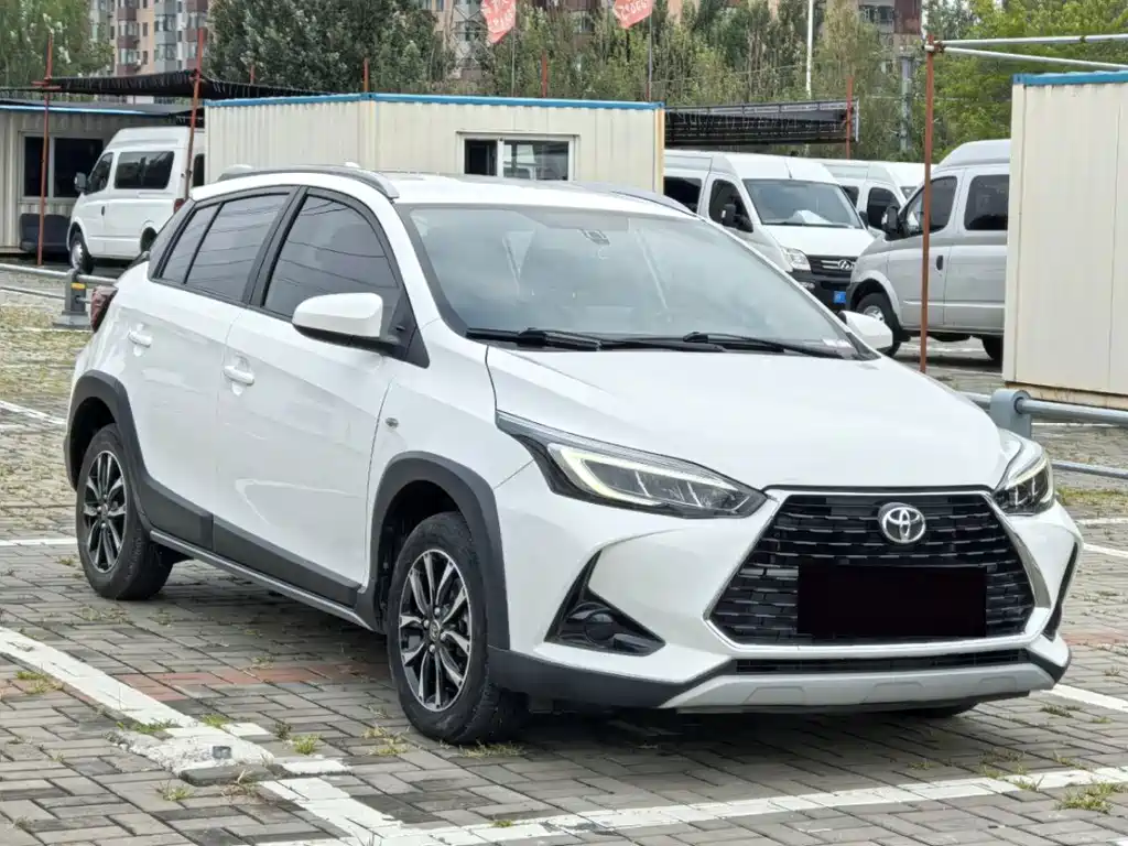 Toyota Yaris L — фото 3