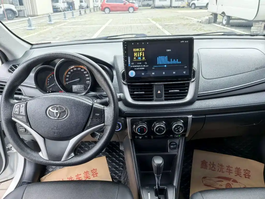 Toyota Yaris L — фото 5