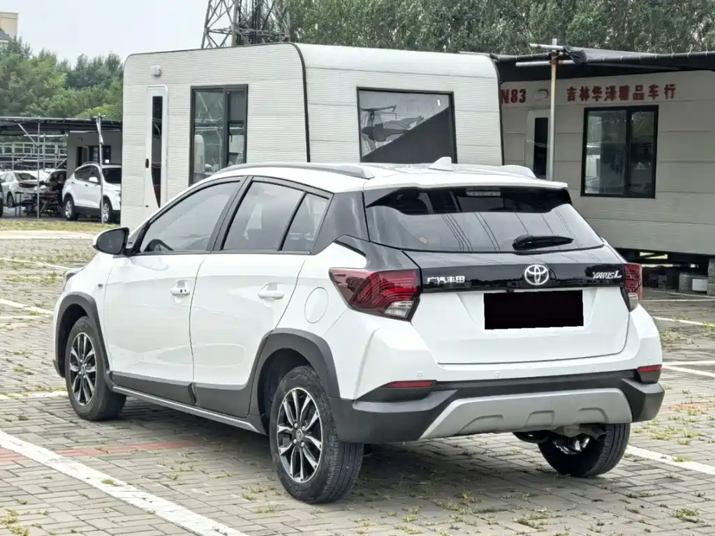 Toyota Yaris L — фото 7