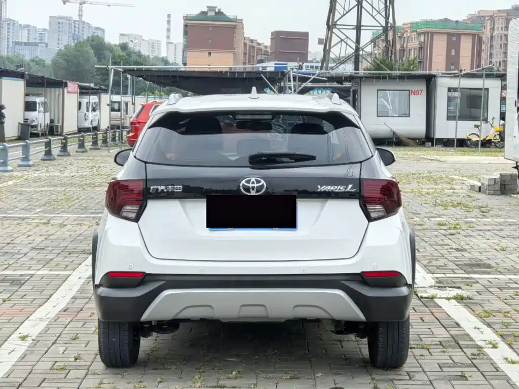 Toyota Yaris L — фото 8