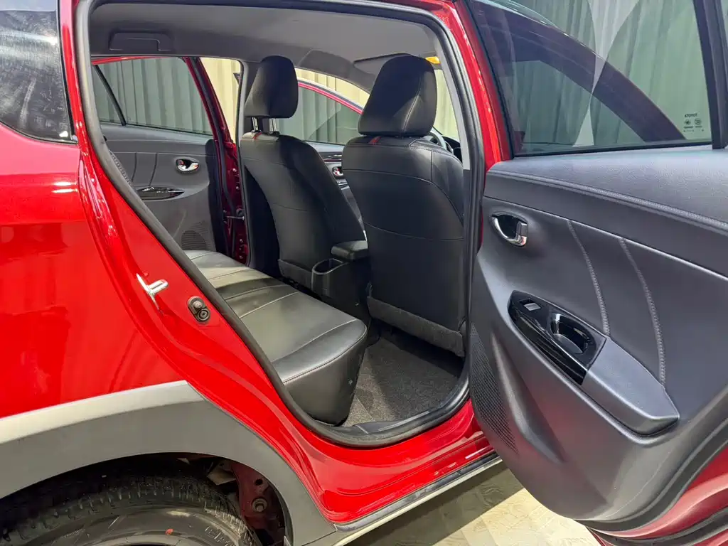 Toyota Yaris L — фото 11