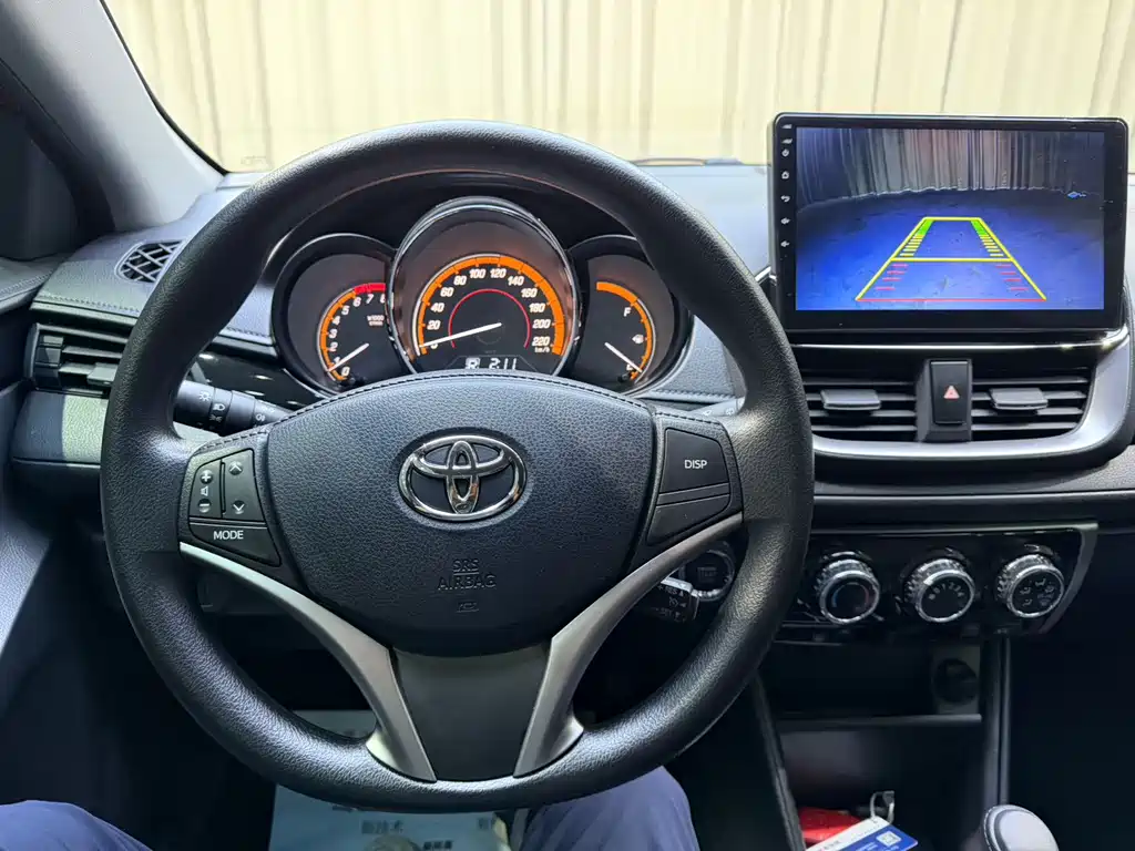Toyota Yaris L — фото 14