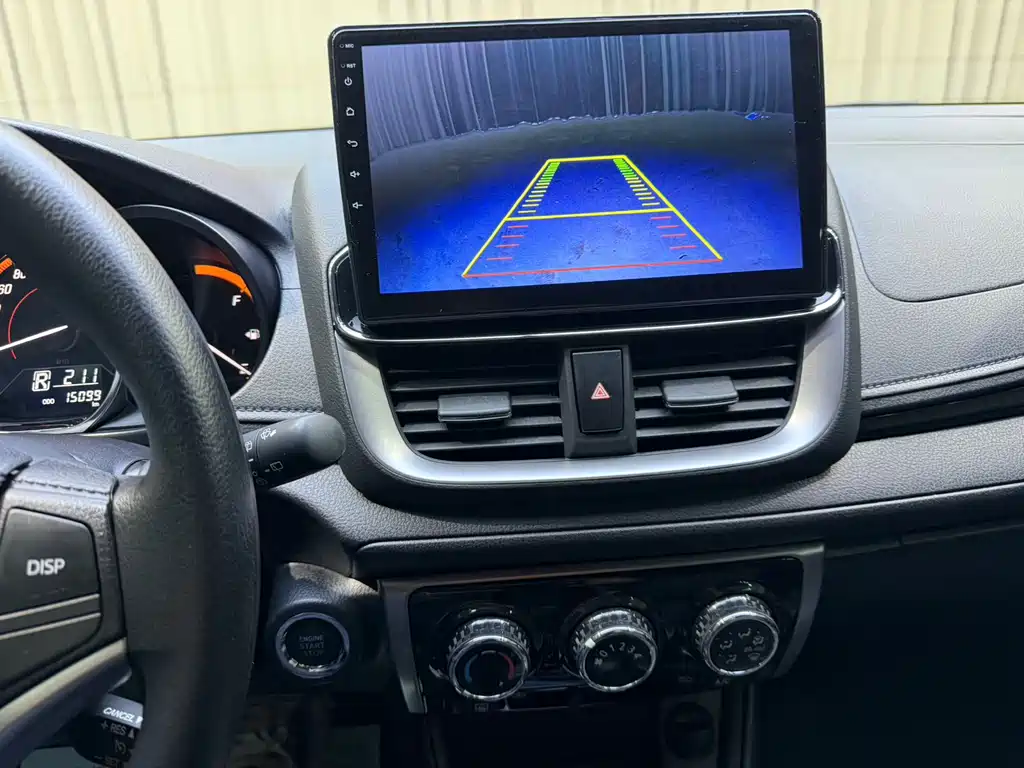 Toyota Yaris L — фото 15