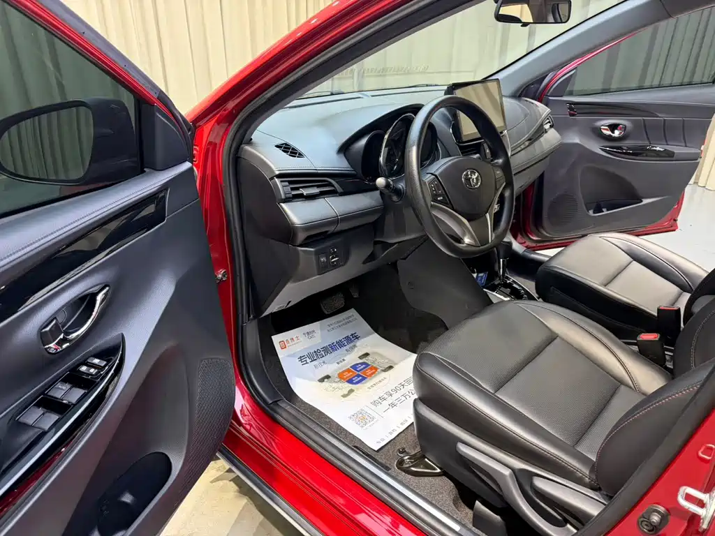 Toyota Yaris L — фото 9