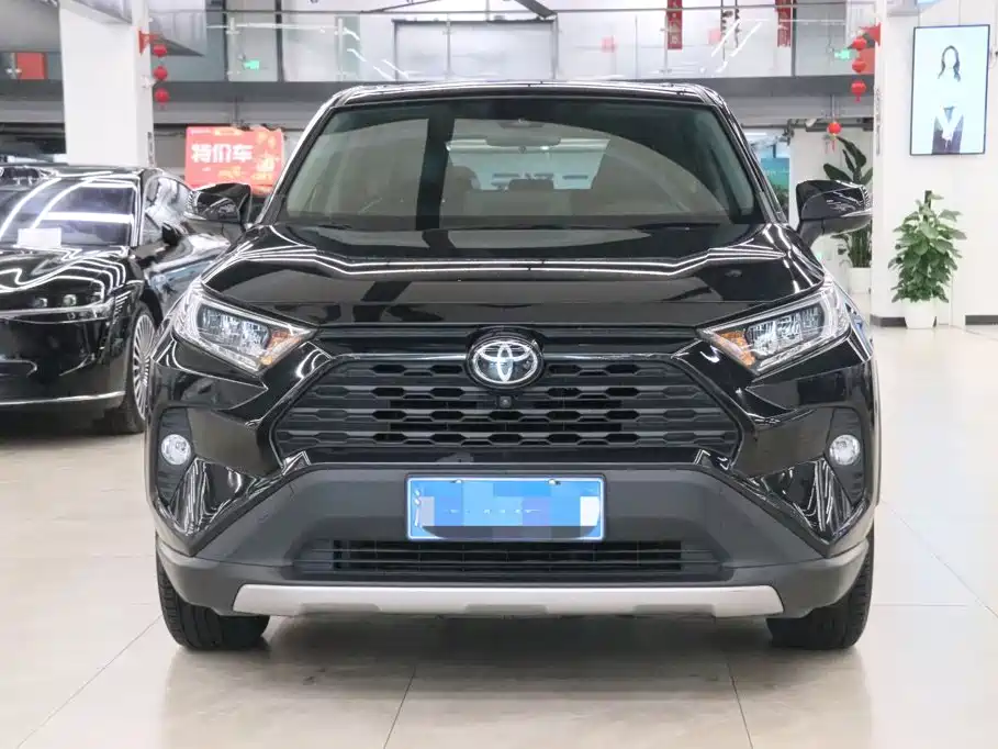 Toyota RAV4 — фото 2