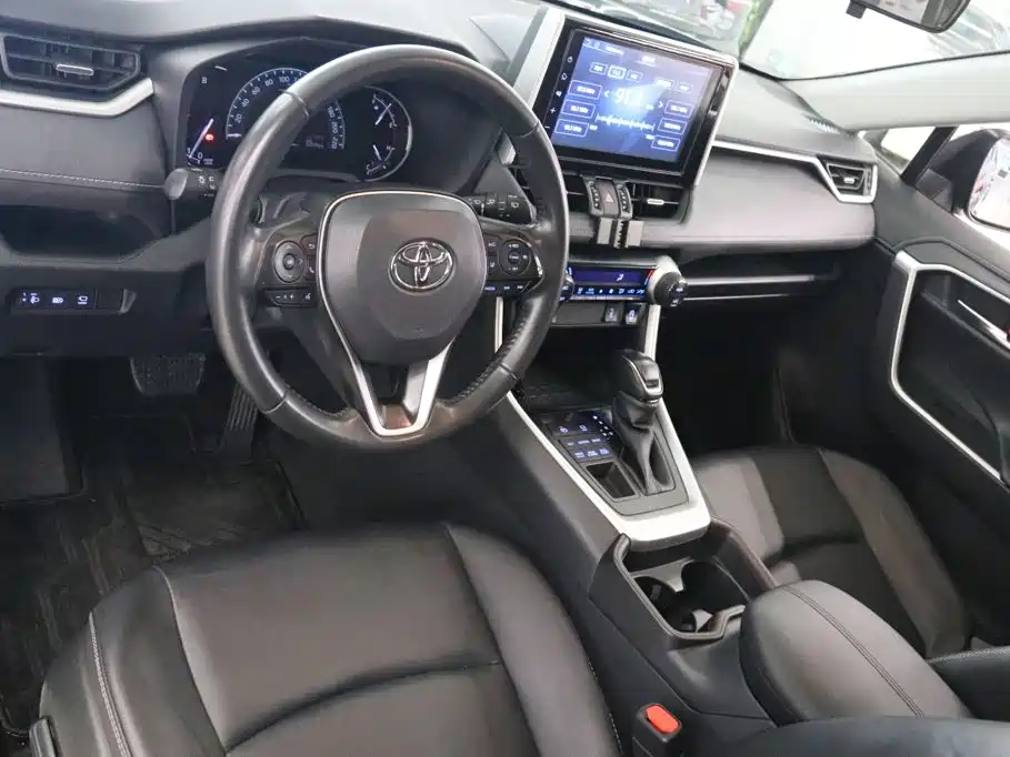 Toyota RAV4 — фото 11