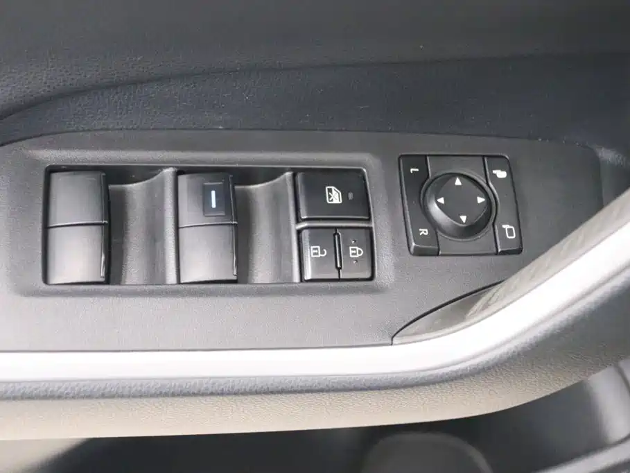 Toyota RAV4 — фото 13