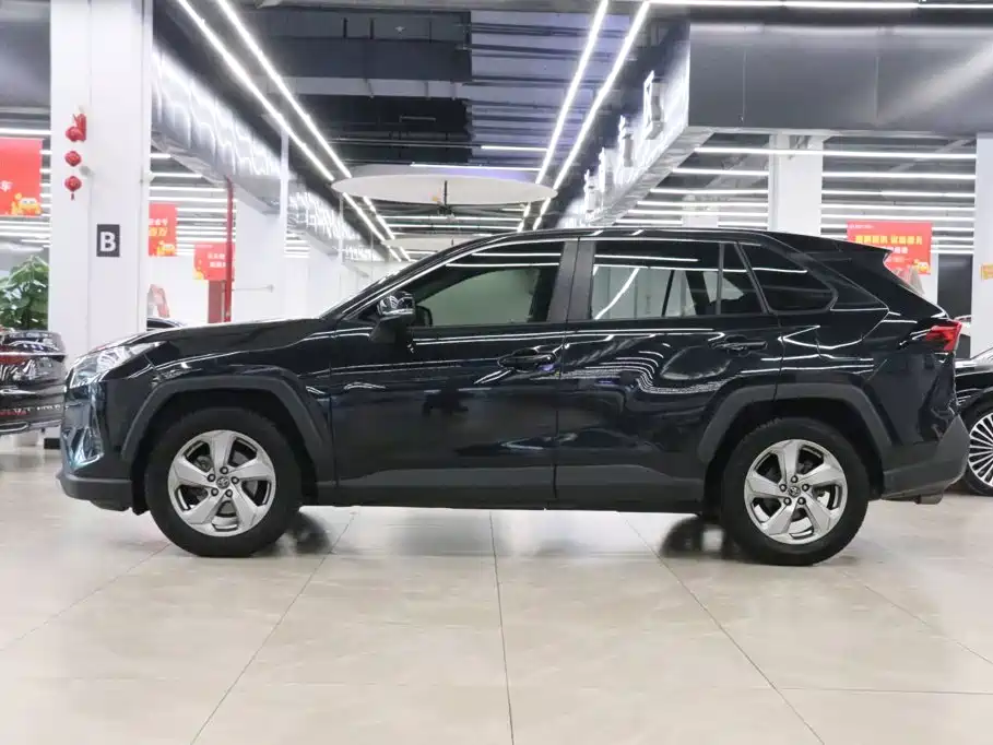 Toyota RAV4 — фото 3