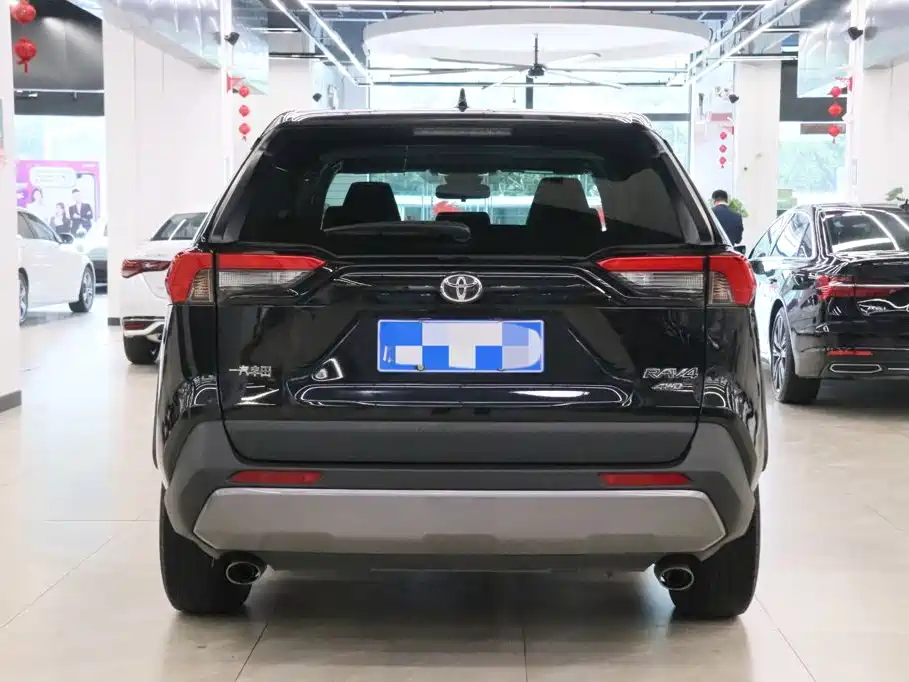 Toyota RAV4 — фото 4