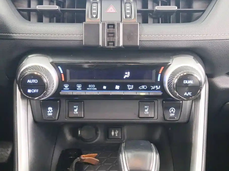 Toyota RAV4 — фото 9