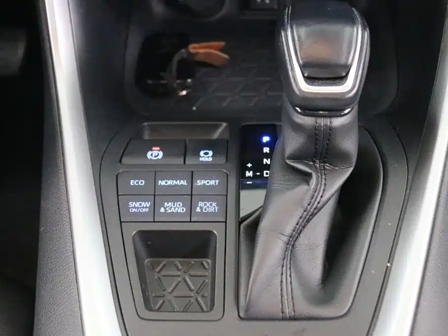 Toyota RAV4 — фото 10