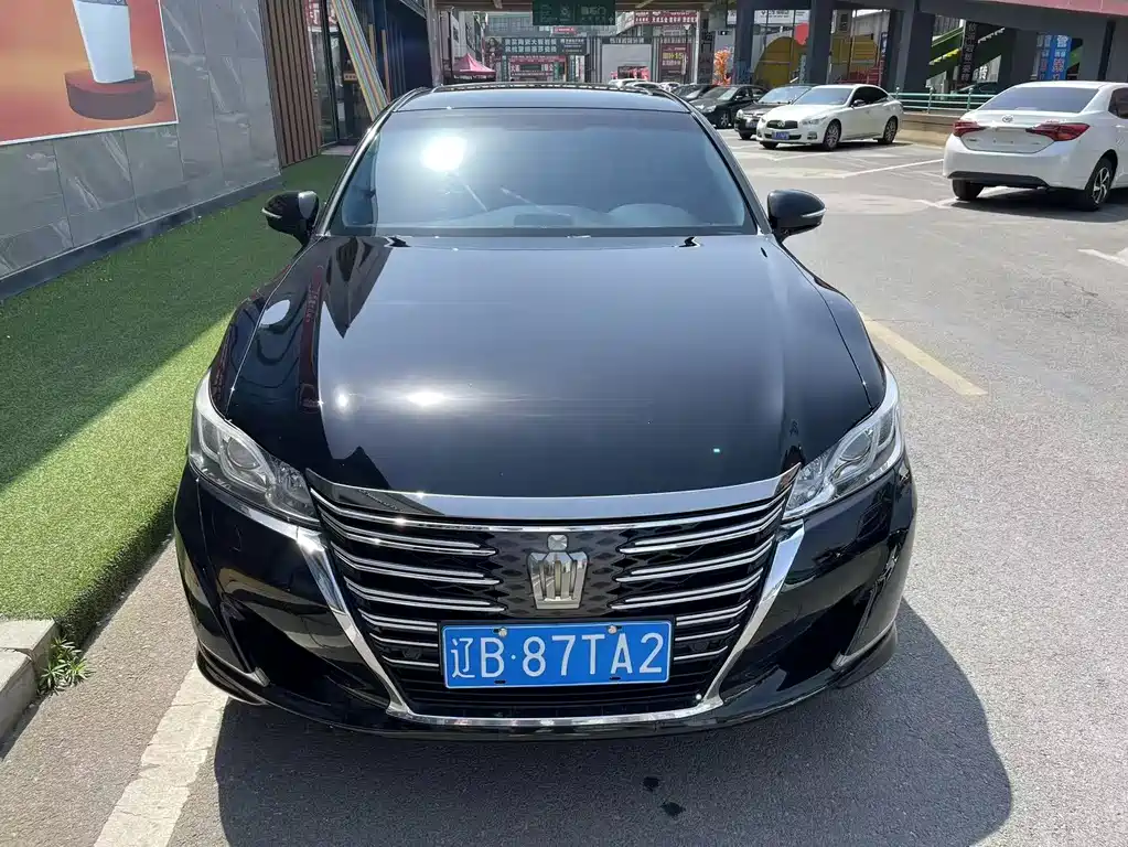 Toyota Crown — фото 2