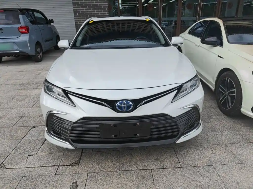 Toyota Camry — фото 3