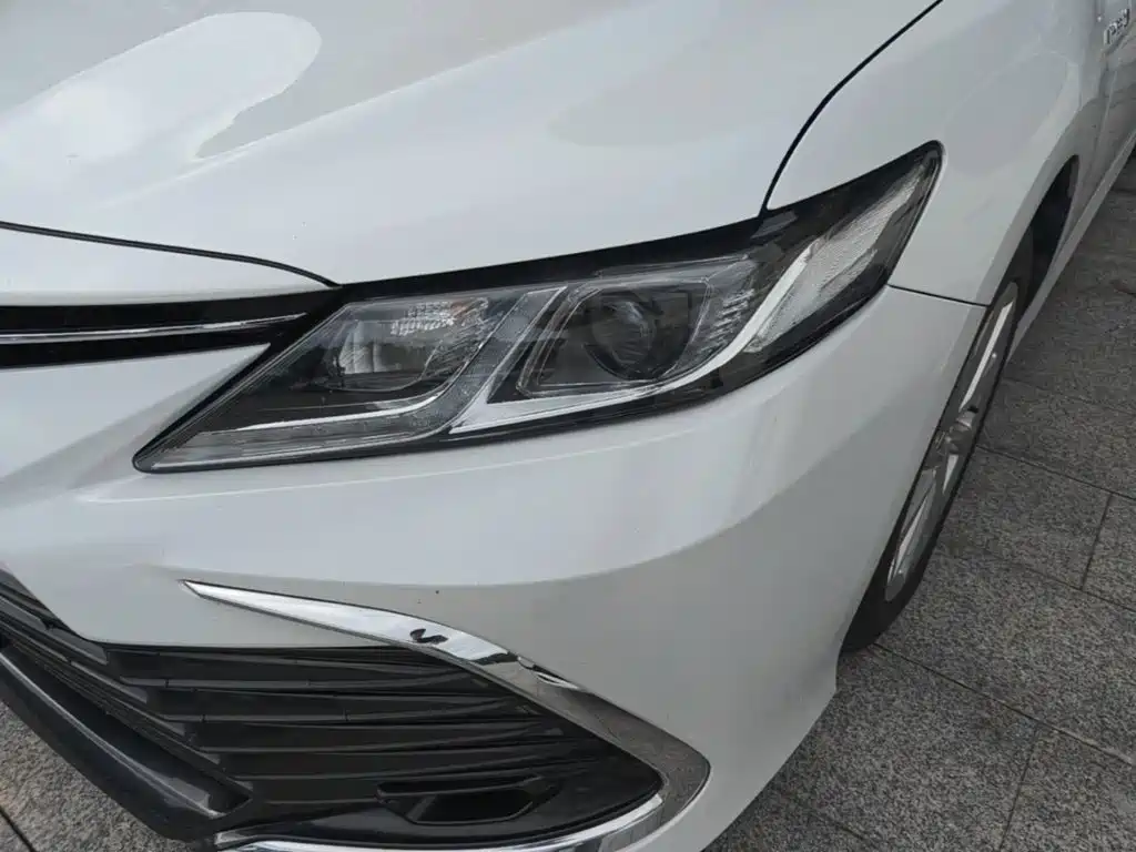 Toyota Camry — фото 24