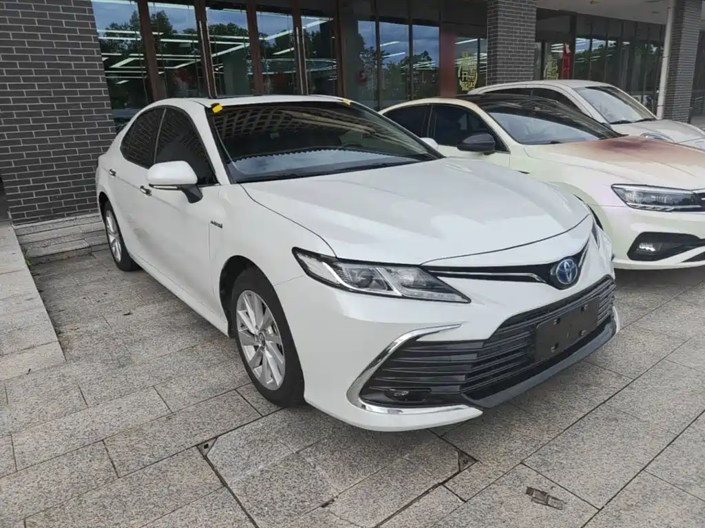 Toyota Camry — фото 4