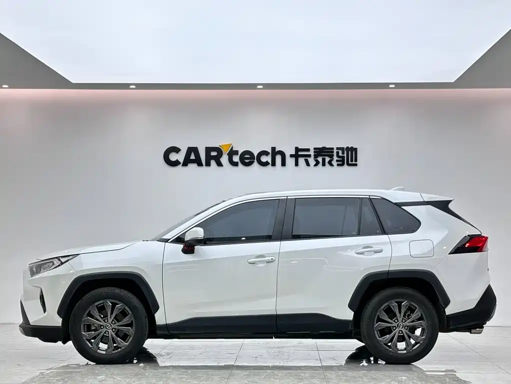 Toyota RAV4 — фото 2