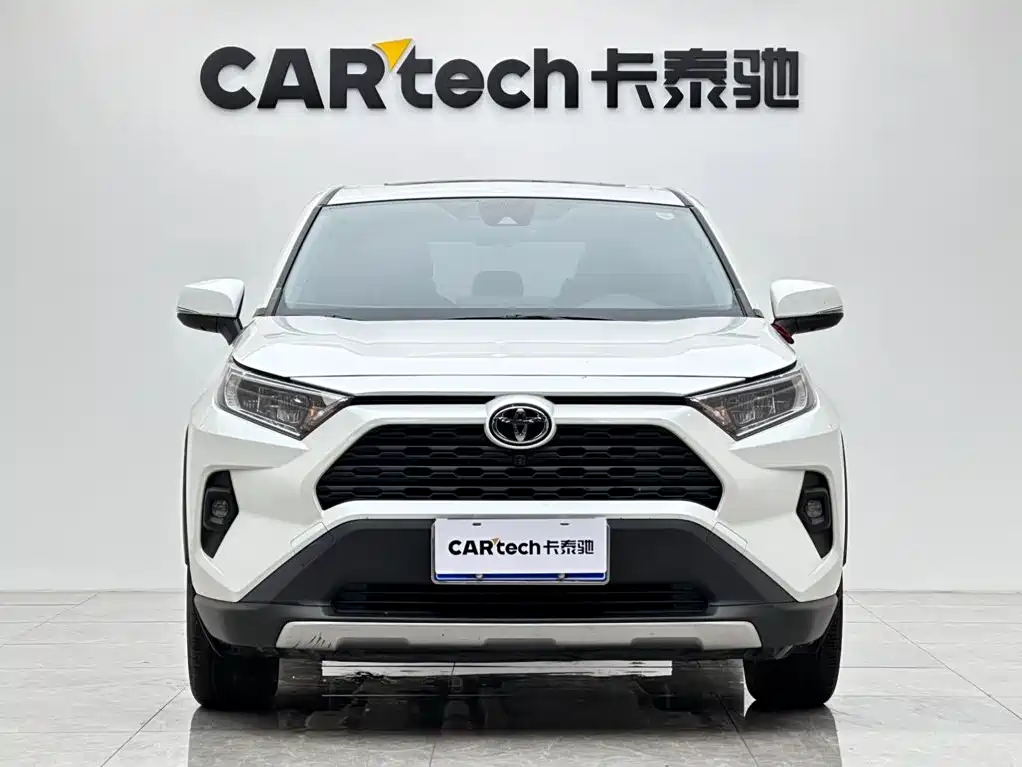 Toyota RAV4 — фото 7