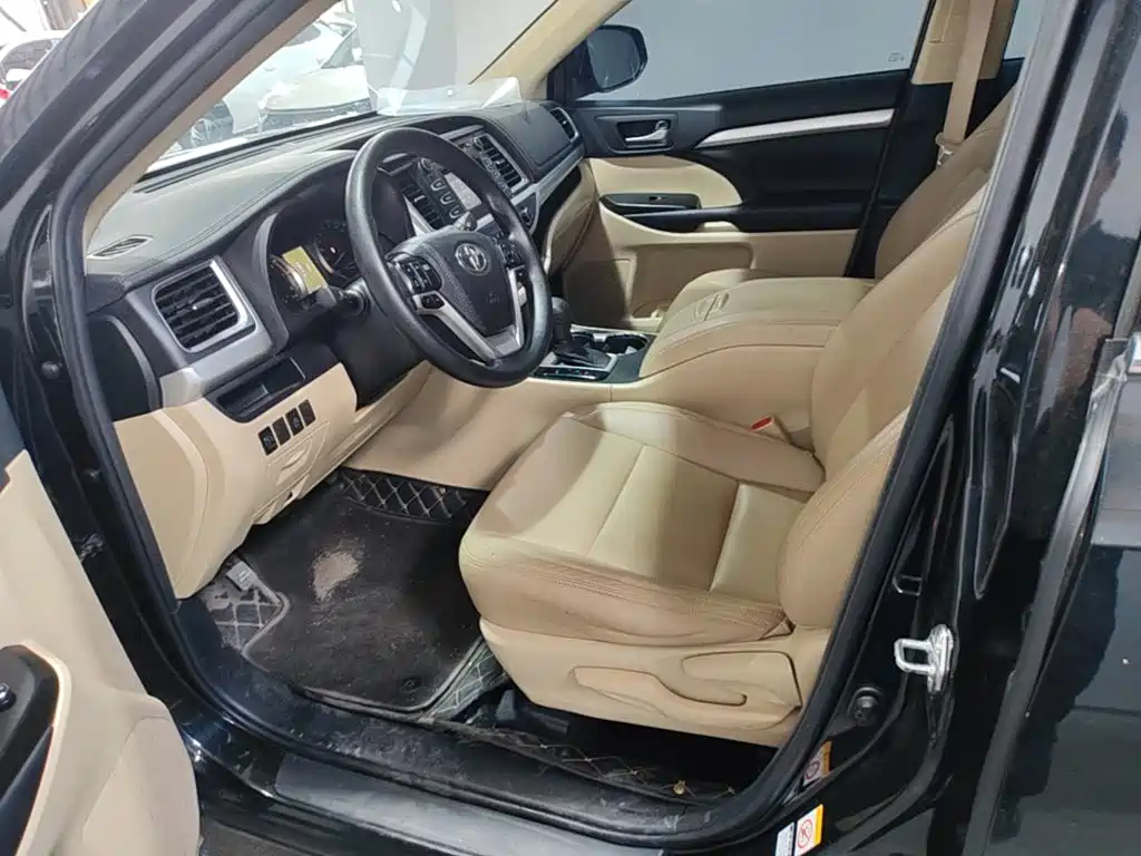Toyota Highlander — фото 11