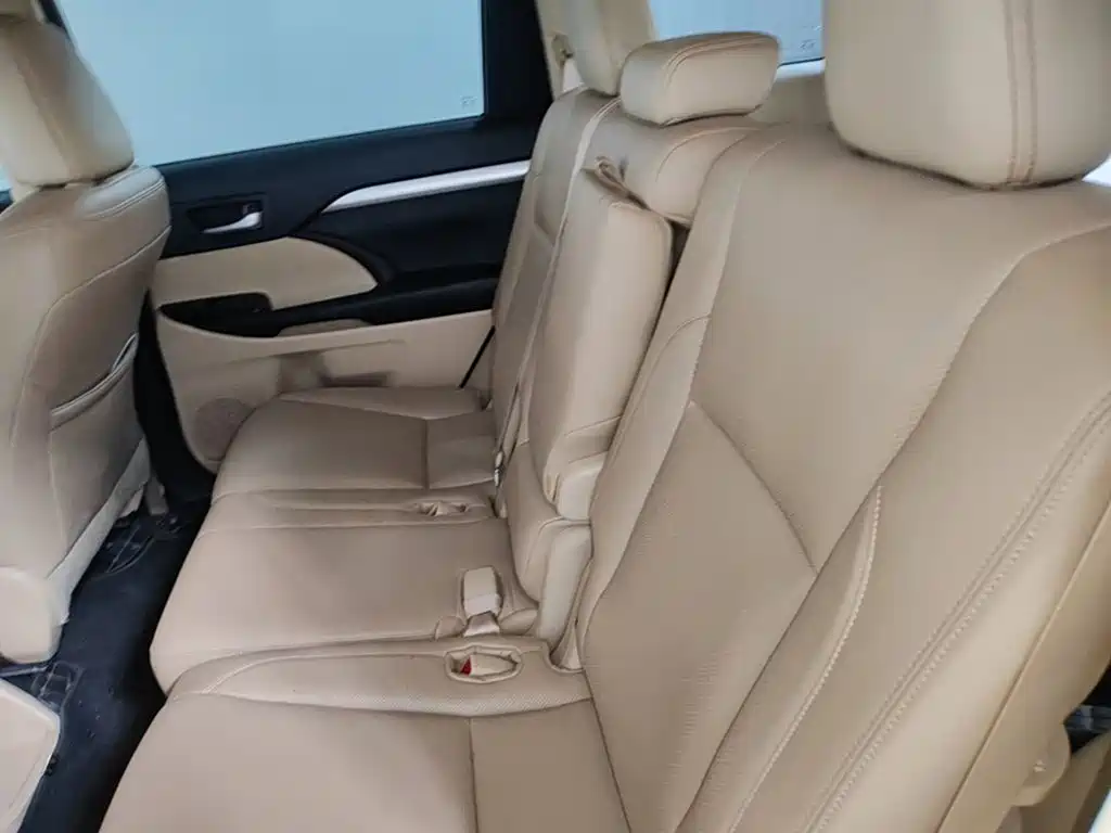 Toyota Highlander — фото 13