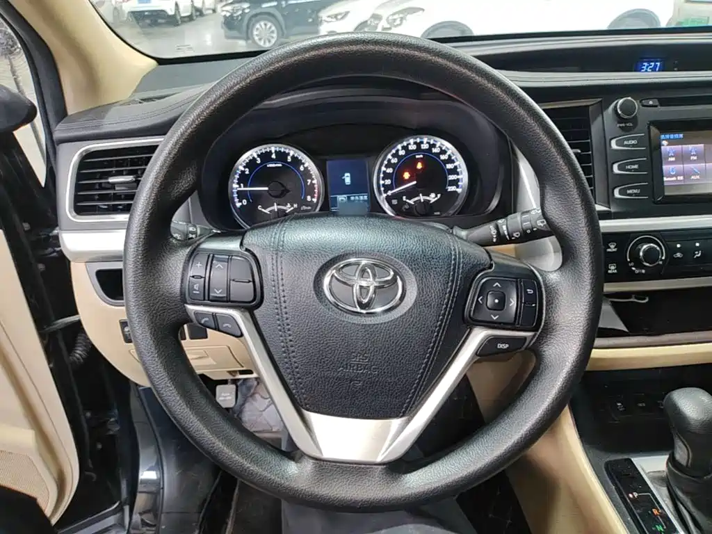 Toyota Highlander — фото 7