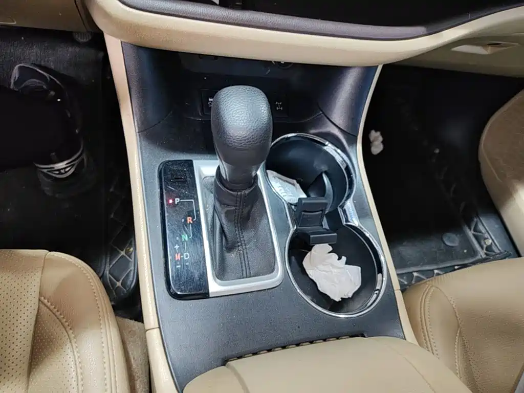 Toyota Highlander — фото 10