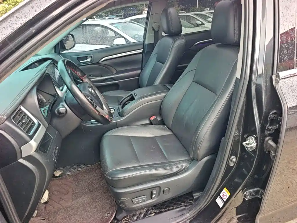 Toyota Highlander — фото 15