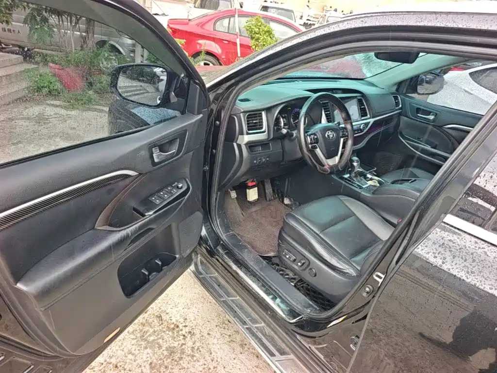 Toyota Highlander — фото 16