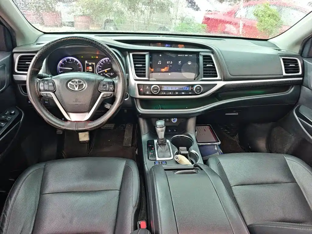 Toyota Highlander — фото 10
