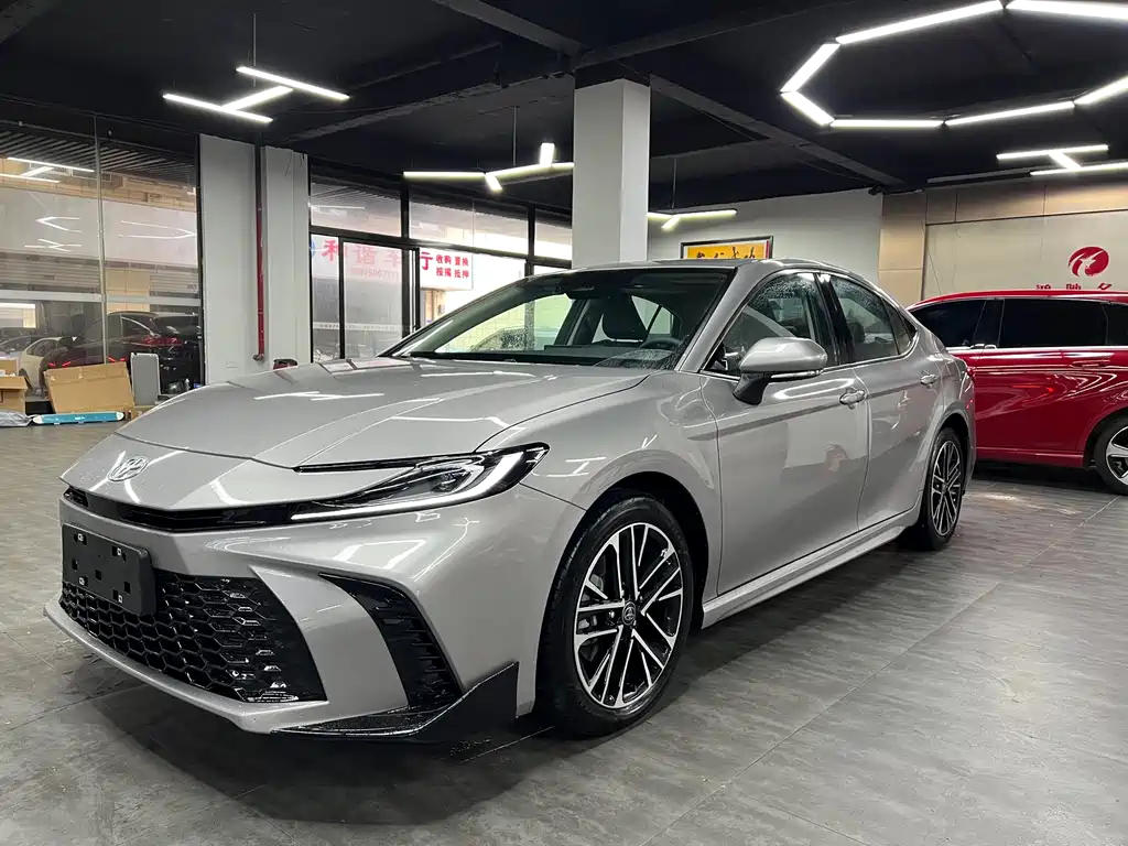 Toyota Camry — фото 3
