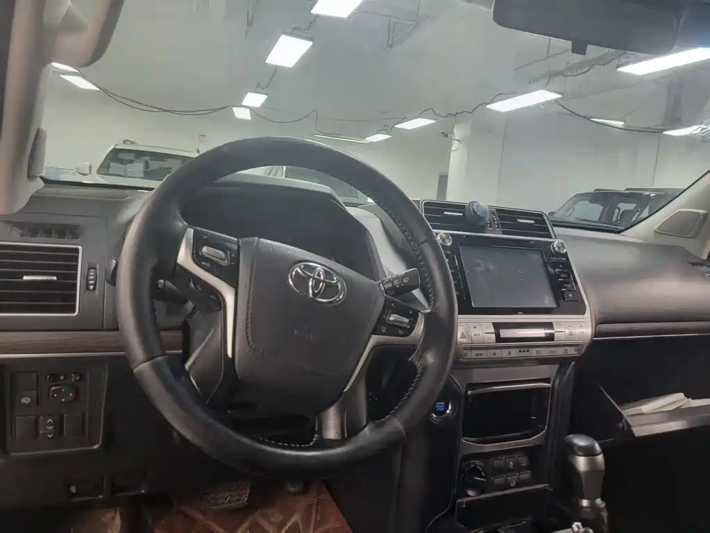 Toyota Prado — фото 4