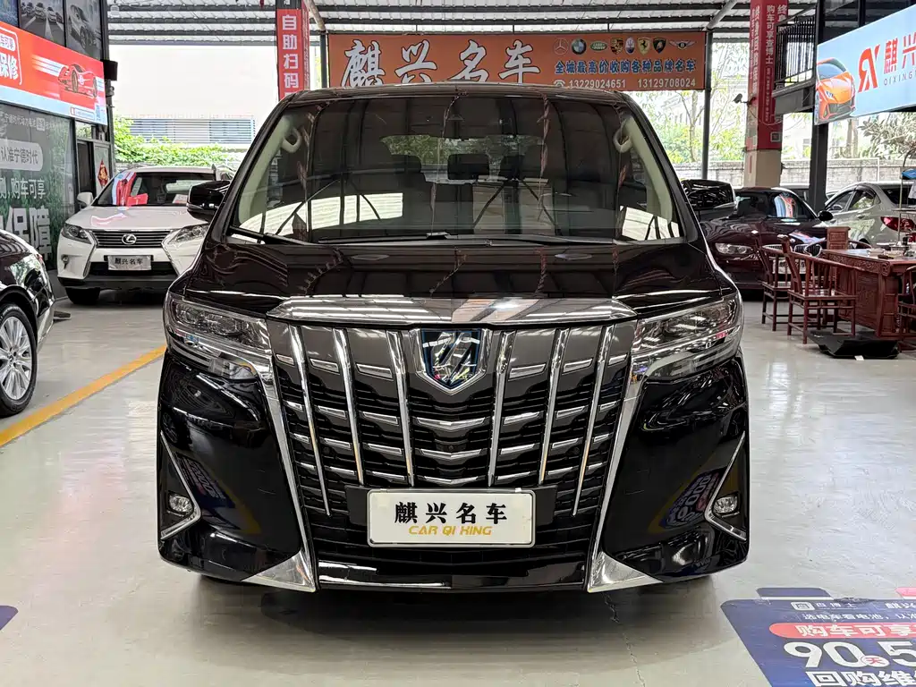 Toyota Alphard — фото 2