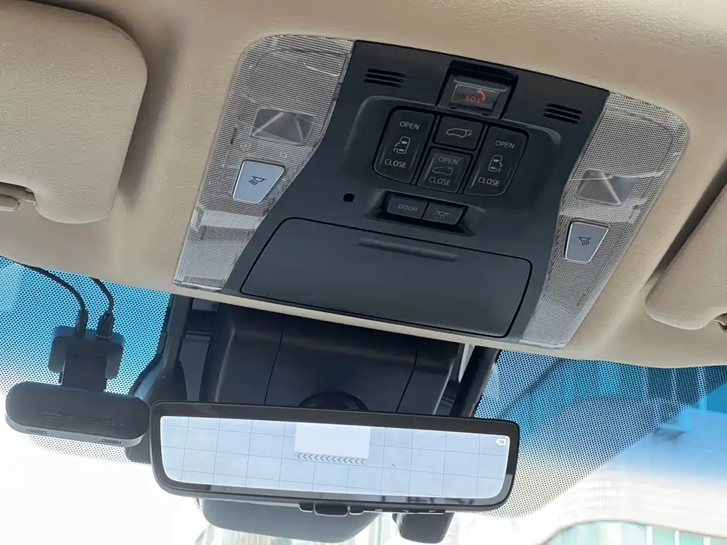 Toyota Alphard — фото 19