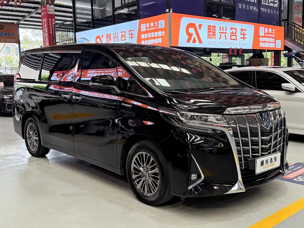 Toyota Alphard — фото 3