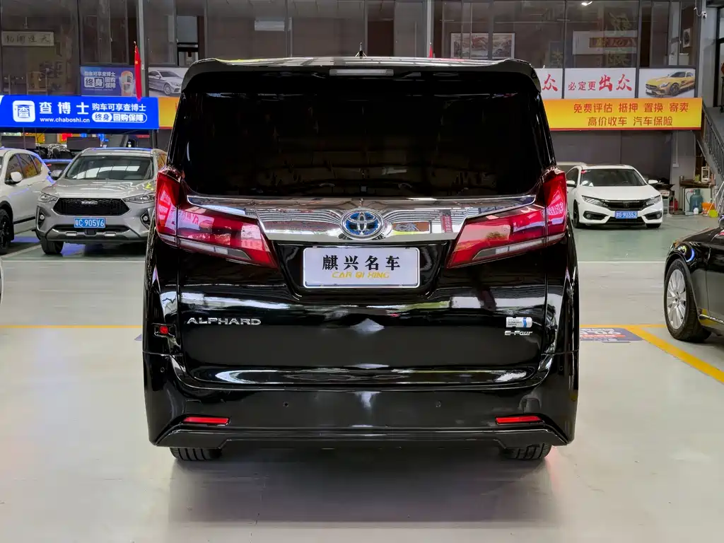 Toyota Alphard — фото 5