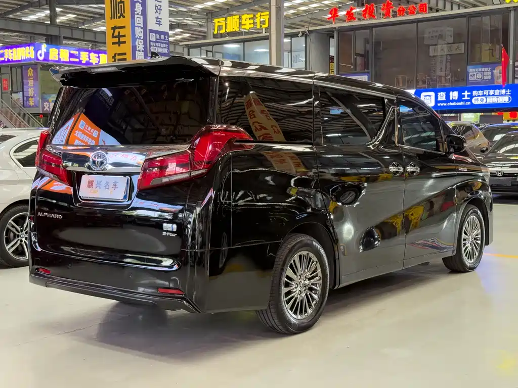 Toyota Alphard — фото 6