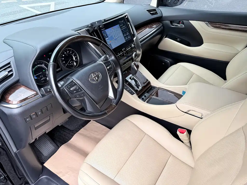 Toyota Alphard — фото 8