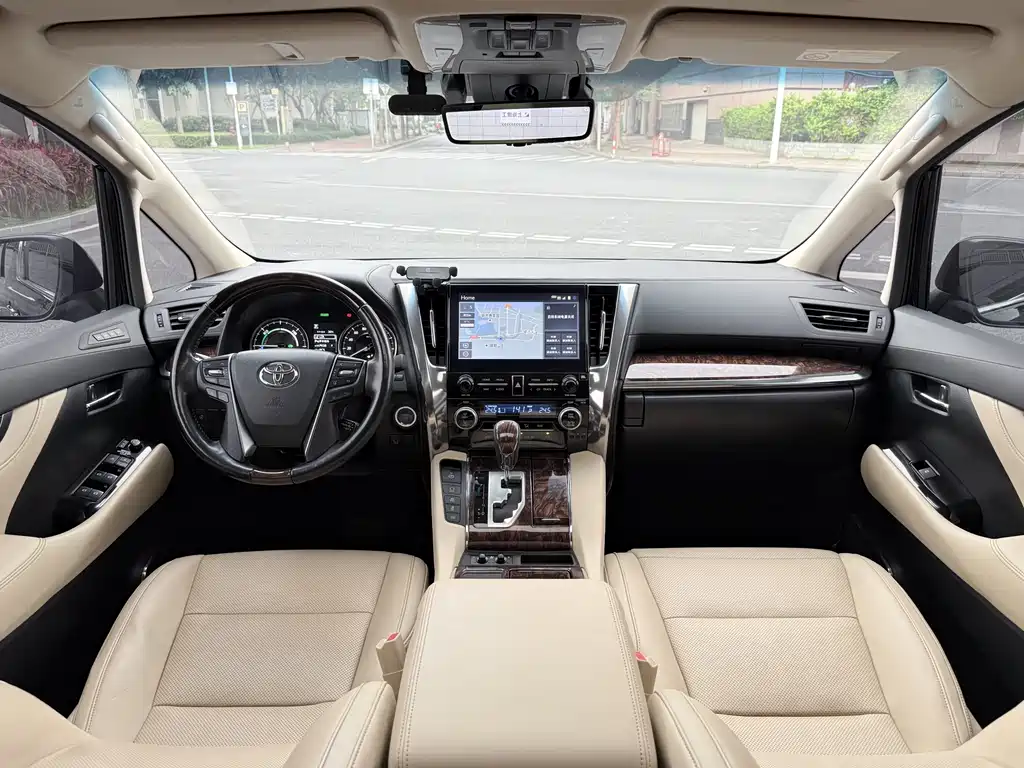 Toyota Alphard — фото 10