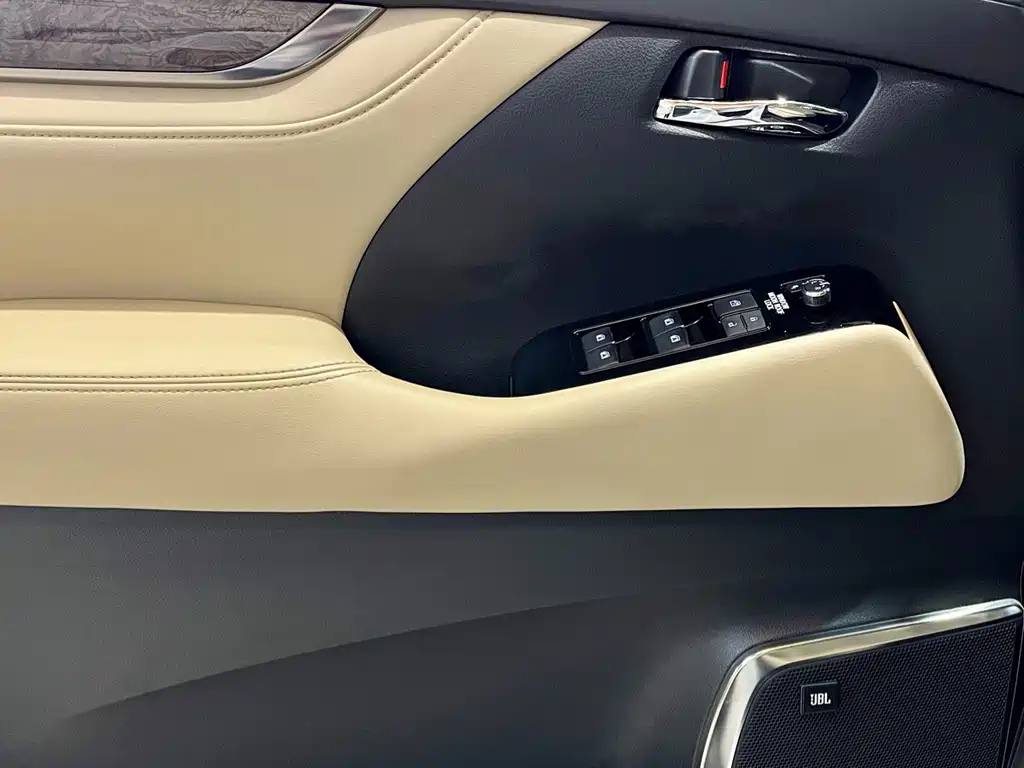 Toyota Alphard — фото 15