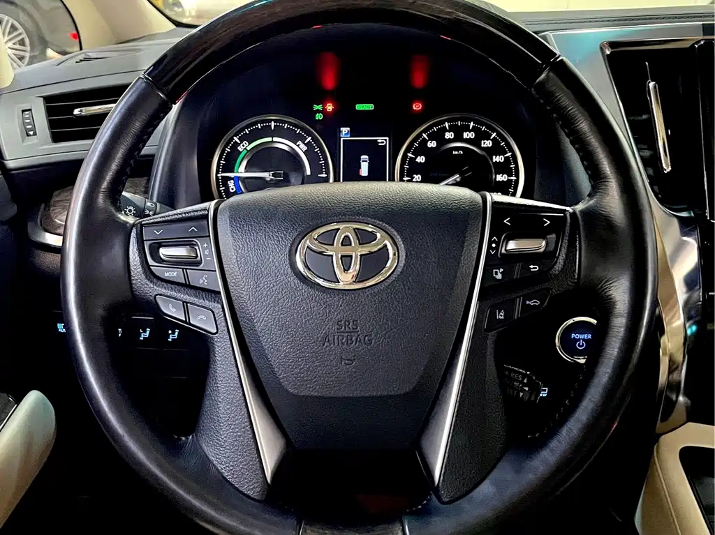 Toyota Alphard — фото 17
