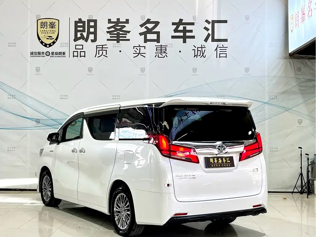 Toyota Alphard — фото 4