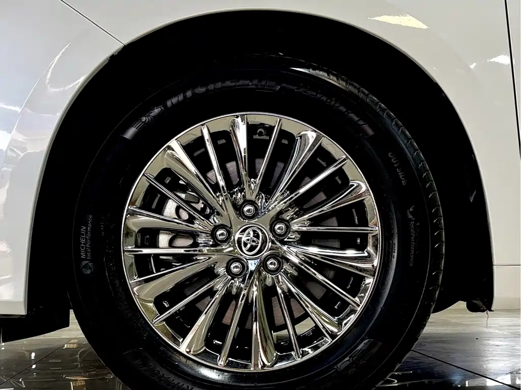 Toyota Alphard — фото 7