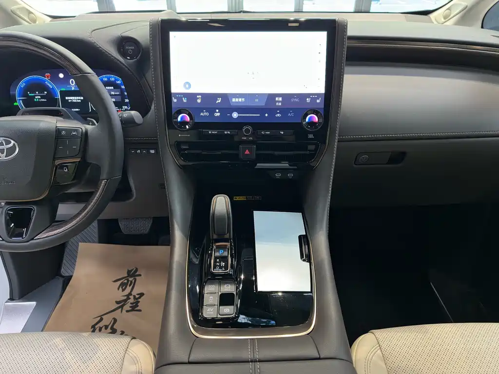 Toyota Alphard — фото 14