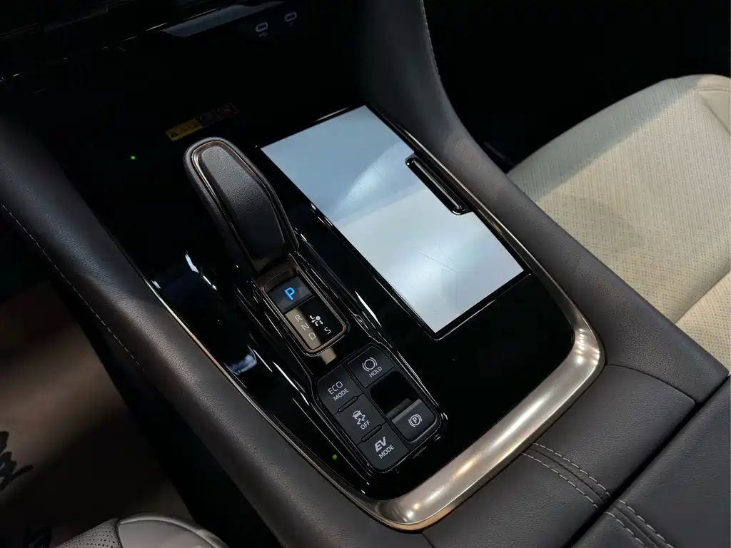 Toyota Alphard — фото 15
